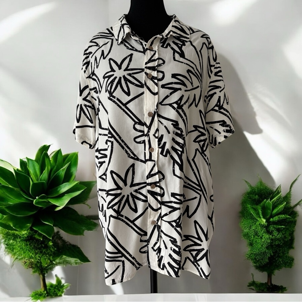 Distortion Short Sleeve Casual Button-down Shirt
